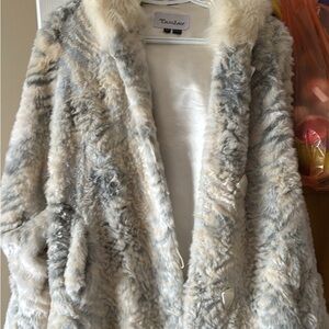 TanJay Women's Cozy Teddy Jacket - Gray and Cream